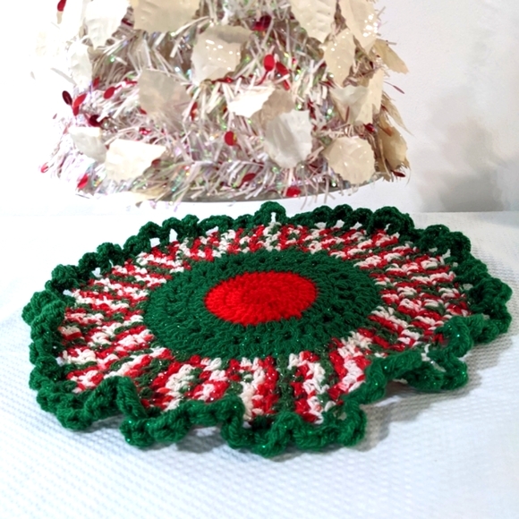 NEW Table Top Crochet Holiday Christmas Tree Skirt HANDCRAFTED - Picture 1 of 7